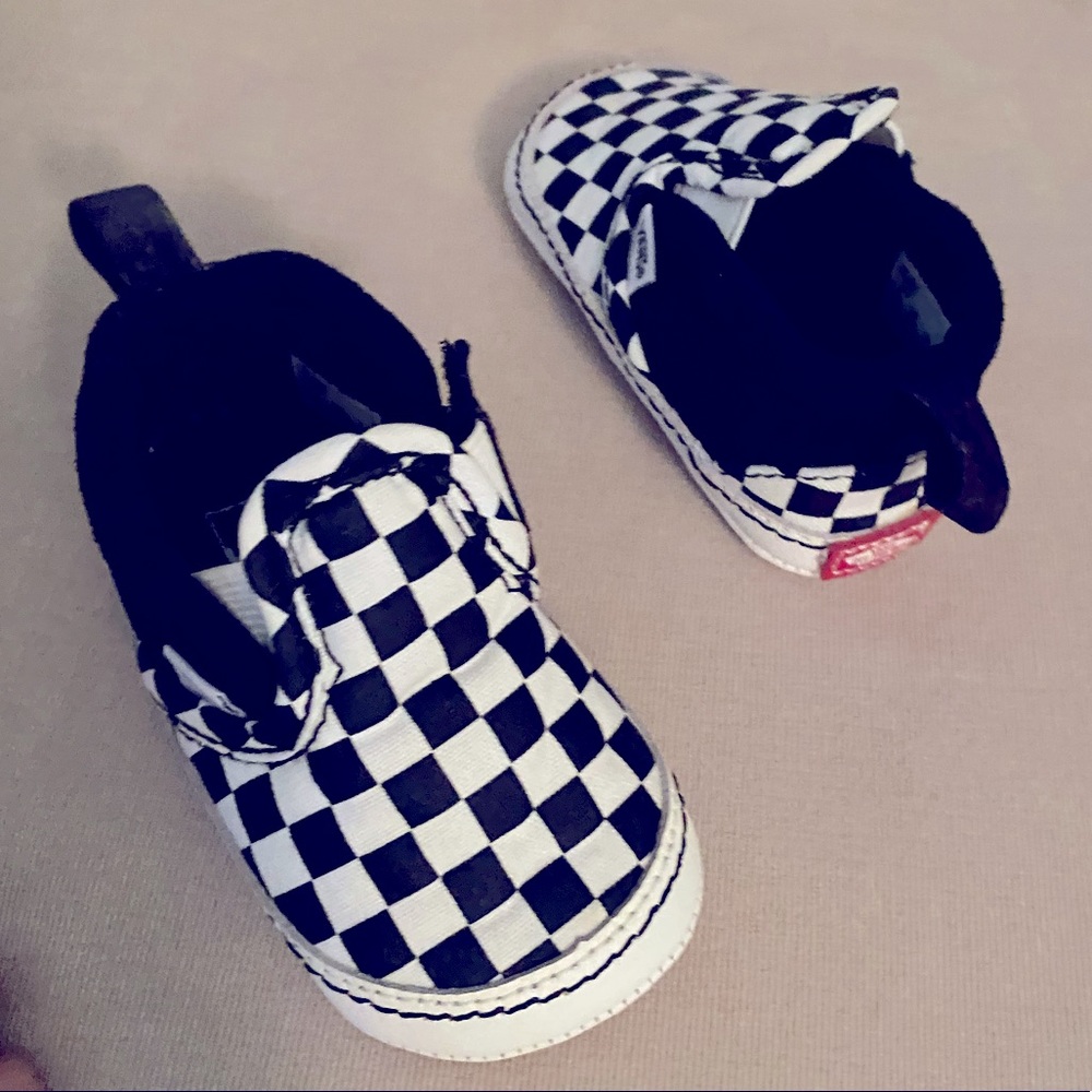 Infant Vans checkered pattern size 2. Brand new